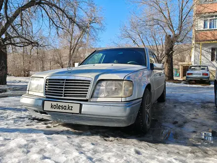 Mercedes-Benz E 220 1994 года за 2 300 000 тг. в Талдыкорган