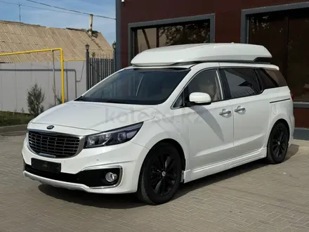 Kia Carnival 2018 года за 12 000 000 тг. в Атырау