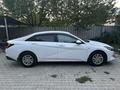 Hyundai Elantra 2021 года за 8 200 000 тг. в Алматы – фото 2