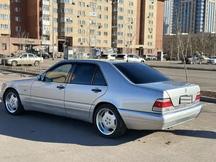 Mercedes-Benz S 320 1997 года за 4 200 000 тг. в Астана – фото 2
