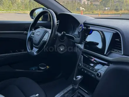 Hyundai Elantra 2018 года за 7 450 000 тг. в Алматы – фото 9