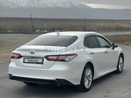 Toyota Camry 2019 года за 14 500 000 тг. в Шымкент – фото 2