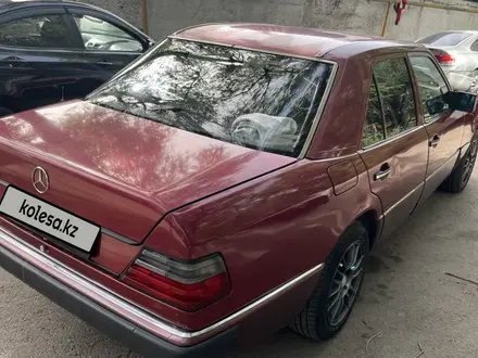 Mercedes-Benz E 230 1991 года за 1 250 000 тг. в Алматы – фото 4