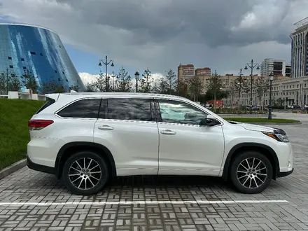 Toyota Highlander 2018 года за 23 000 000 тг. в Астана – фото 4