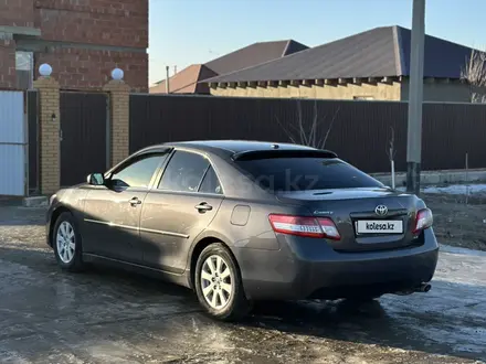 Toyota Camry 2011 года за 4 500 000 тг. в Атырау – фото 10