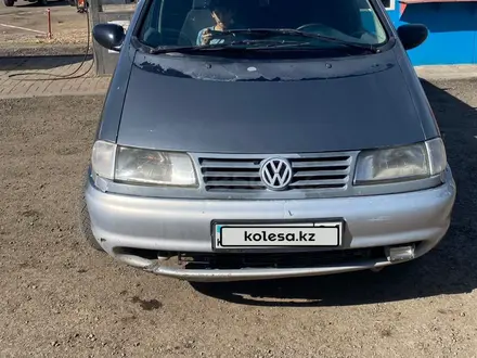 Volkswagen Sharan 1996 года за 1 500 000 тг. в Астана