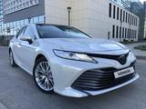 Toyota Camry 2019 года за 14 800 000 тг. в Туркестан – фото 2