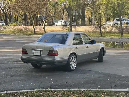 Mercedes-Benz E 320 1994 года за 4 300 000 тг. в Алматы – фото 3