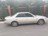 Toyota Camry 2001 года за 3 000 000 тг. в Шымкент – фото 2