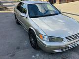 Toyota Camry 1999 годаfor3 300 000 тг. в Алматы – фото 2