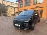 Hyundai Staria 2023 года за 24 800 000 тг. в Алматы