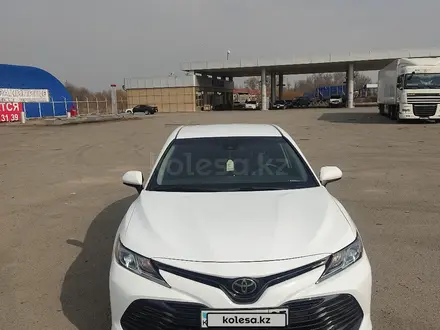 Toyota Camry 2019 года за 13 200 000 тг. в Алматы – фото 10