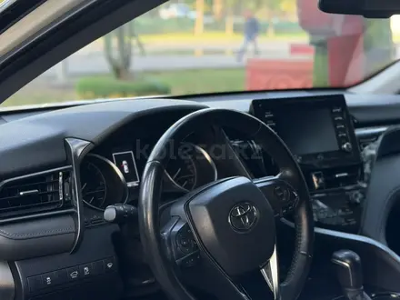 Toyota Camry 2021 года за 11 800 000 тг. в Алматы – фото 11