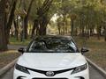 Toyota Camry 2021 года за 11 800 000 тг. в Алматы