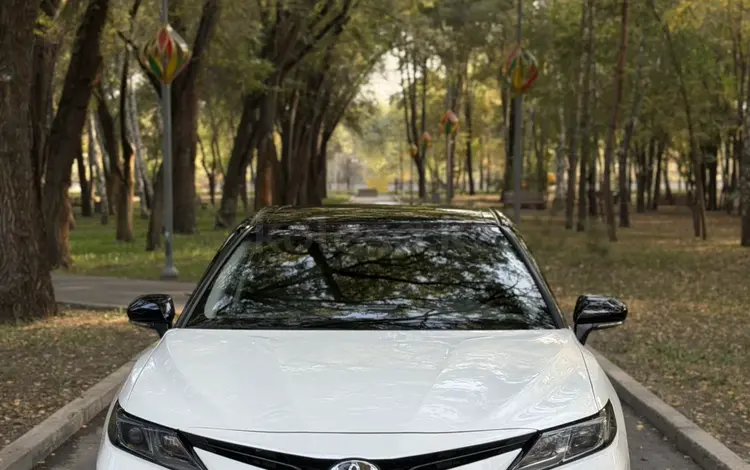 Toyota Camry 2021 года за 11 800 000 тг. в Алматы