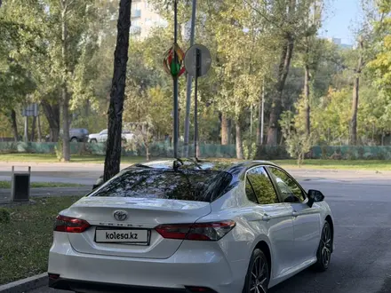 Toyota Camry 2021 года за 11 800 000 тг. в Алматы – фото 4
