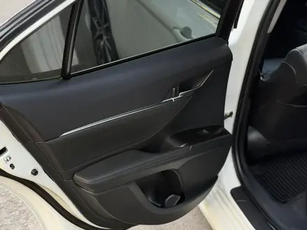 Toyota Camry 2021 года за 11 800 000 тг. в Алматы – фото 7