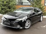 Toyota Camry 2021 года за 13 590 000 тг. в Караганда