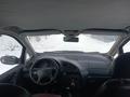 Volkswagen Sharan 1997 годаүшін2 089 027 тг. в Актобе – фото 18