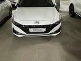 Hyundai Elantra 2021 года за 10 200 000 тг. в Астана – фото 2