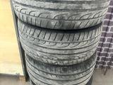 Разноширокие шины с дисками комплект перед 285/35/21 зад 325/30/21 BMW X5 за 370 000 тг. в Шымкент