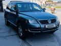 Volkswagen Touareg 2004 года за 5 700 000 тг. в Алматы – фото 2