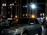 Volkswagen Golf 2001 года за 1 900 000 тг. в Караганда – фото 2