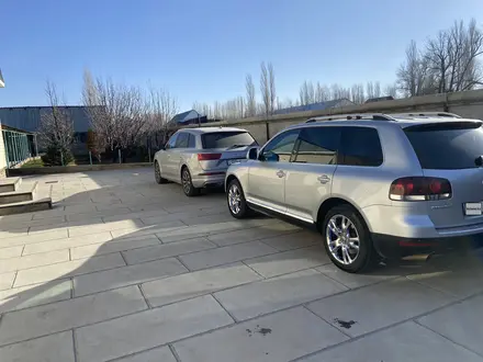 Volkswagen Touareg 2007 года за 8 200 000 тг. в Астана – фото 5