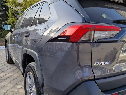 Toyota RAV4 2022 года за 16 800 000 тг. в Караганда – фото 4