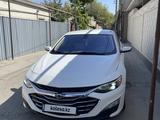 Chevrolet Malibu 2019 года за 7 500 000 тг. в Шымкент – фото 2