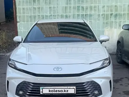Toyota Camry 2025 года за 23 000 000 тг. в Караганда – фото 2