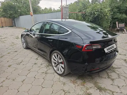 Tesla Model 3 2019 года за 9 900 000 тг. в Алматы – фото 2