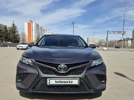 Toyota Camry 2019 года за 10 800 000 тг. в Усть-Каменогорск – фото 3