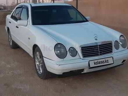 Mercedes-Benz E 200 1995 года за 1 850 000 тг. в Бейнеу – фото 4