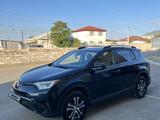 Toyota RAV4 2019 года за 10 300 000 тг. в Актау – фото 2