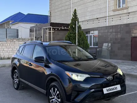 Toyota RAV4 2019 года за 10 300 000 тг. в Актау