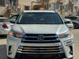 Toyota Highlander 2017 года за 11 500 000 тг. в Жанаозен