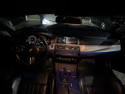 BMW M5 2013 года за 21 000 000 тг. в Алматы – фото 4