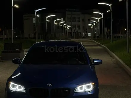 BMW M5 2013 года за 21 000 000 тг. в Алматы – фото 2