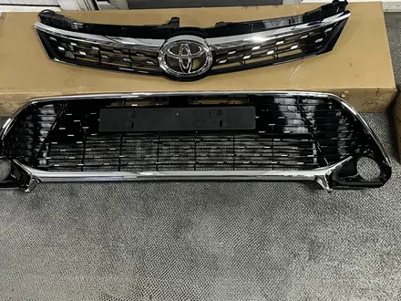 Решетка радиатора,решетка в бампер на Toyota Camry 55Exclusiveүшін80 000 тг. в Алматы