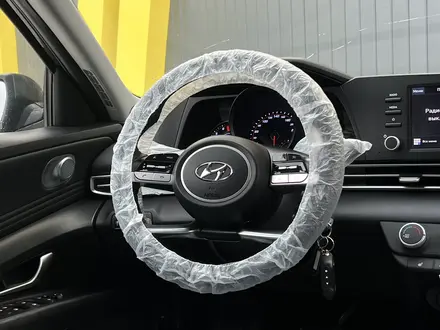 Hyundai Elantra 2022 года за 9 290 000 тг. в Актобе – фото 11