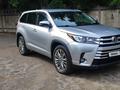 Toyota Highlander 2018 года за 16 900 000 тг. в Алматы – фото 2