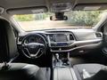 Toyota Highlander 2018 года за 16 900 000 тг. в Алматы – фото 15