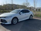 Toyota Camry 2020 года за 17 500 000 тг. в Астана – фото 2