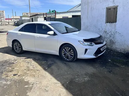 Toyota Camry 2015 года за 11 000 000 тг. в Семей – фото 2