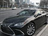 Lexus ES 300h 2021 года за 18 000 000 тг. в Шымкент
