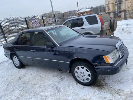 Mercedes-Benz E 220 1992 года за 1 150 000 тг. в Астана – фото 2