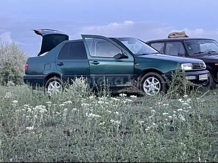 Volkswagen Vento 1995 года за 1 000 000 тг. в Айтеке би – фото 3