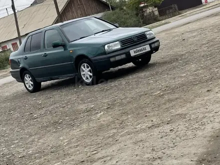 Volkswagen Vento 1995 года за 1 000 000 тг. в Айтеке би – фото 2