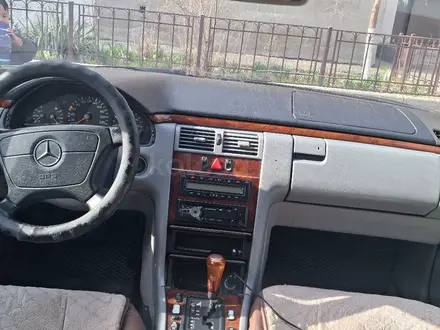 Mercedes-Benz E 280 1997 года за 2 100 000 тг. в Шымкент – фото 2
